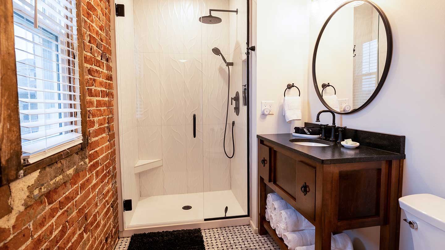 Bathroom & walk-in shower